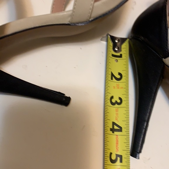 BETSEY JOHNSON COLORBLOCK HEELS BEIGE & BLACK 4” TWO TONE PINUP ROCKABILLY SZ 9 - Picture 13 of 15